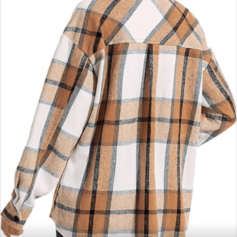 Plaid Button-Up Jacket  in Brown and White
Perfect for fall